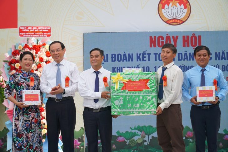 ceff440821379a69c326-1731829830075428321346 Bí thư Thành ủy TP.HCM: Xử lý các tồn đọng, tăng tốc bước vào kỷ nguyên mới - Ảnh 1.