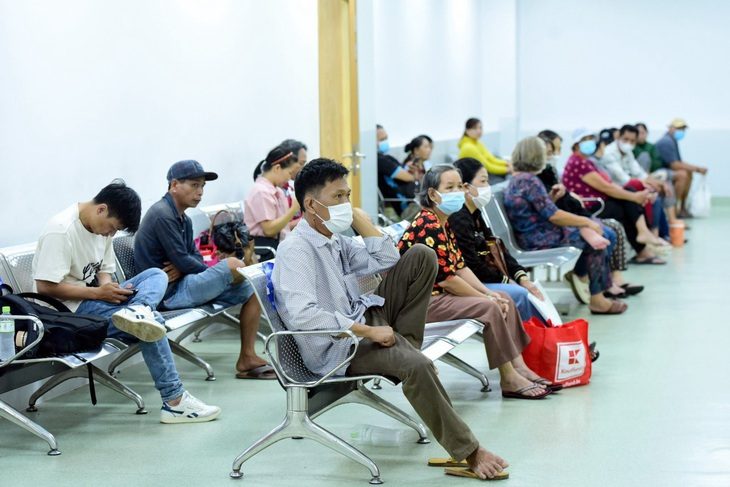 Bệnh viện Ung bướu TP.HCM: Khám bệnh từ 5h sáng để giảm thời gian chờ cho bệnh nhân- Ảnh 1. Người dân đến khám bệnh tại Bệnh viện Ung bướu cơ sở 2 (TP Thủ Đức) - Ảnh: DUYÊN PHAN