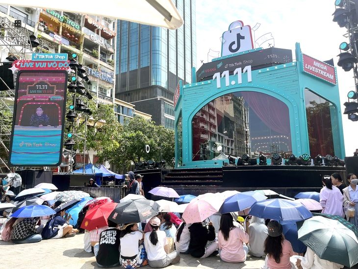 img0689-read-only-1731248080209804773068 Livestream bùng nổ dịp 11-11 - Ảnh 1.