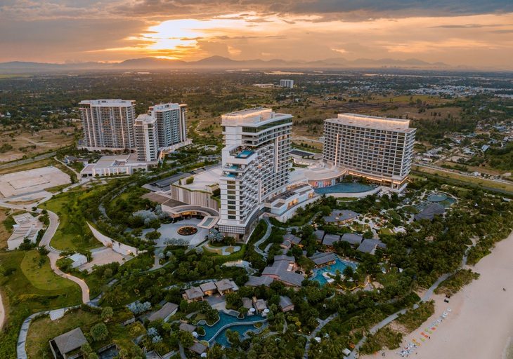 khu-nghi-duong-hoiana-resort-golf-vuon-minh-tu-vung-cat-trang-hoang-hoa-17359851175921383205777 Bất ngờ với khoản thuế 730 tỉ của siêu dự án trên vùng cát trắng tỉnh Quảng Nam - Ảnh 1.