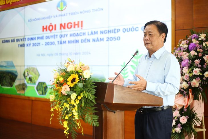 le-minh-hoan-17284658018882003405140 Bộ trưởng Lê Minh Hoan: Tư duy lại với rừng sau cú sốc thiên tai bão Yagi - Ảnh 1.