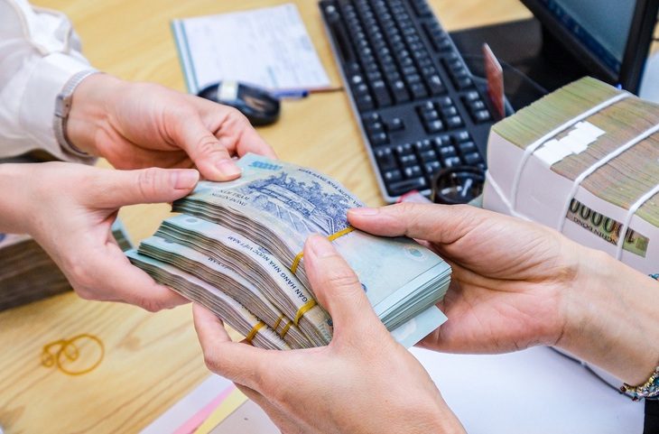 Bộ Nội vụ phản hồi các kiến nghị về cải cách tiền lương mới từ 1-7- Ảnh 1. Từ ngày 1-7 tới sẽ thực hiện chính sách tiền lương mới - Ảnh: NAM TRẦN